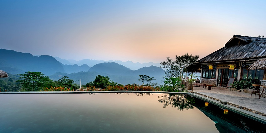 Panoramic snapshot of a resort surrounded by the hills in the Singphan Wildlife Sanctuary