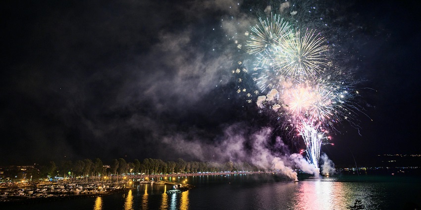 The poolside of Ghar Aangan Resort hosts fantabulous New Year parties in Patna.