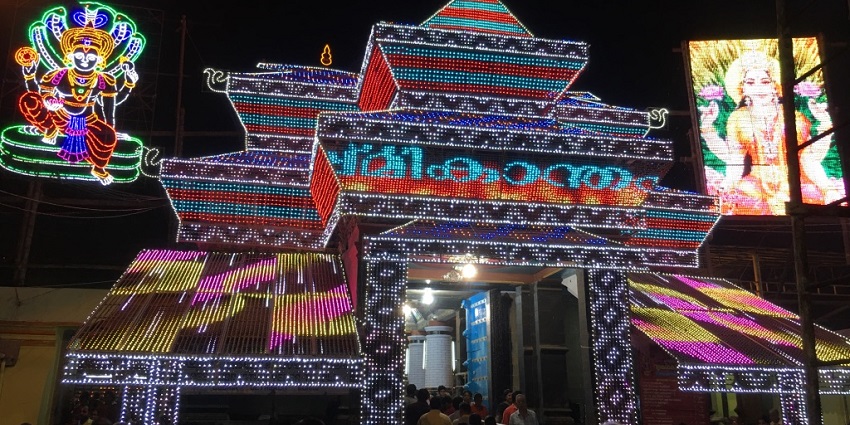 Dating back to 16ht century, Poornathrayeesa Temple houses shrines of many deities.