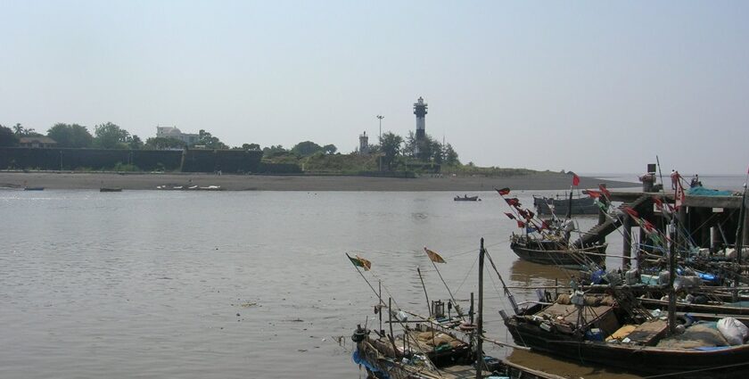 A scenic view of the Daman port from where one can take a boat ride to reach the other side.