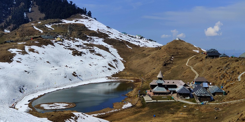 The serene waters of Prashar Lake, one of the quaint places near Nargu Wildlife Sanctuary.