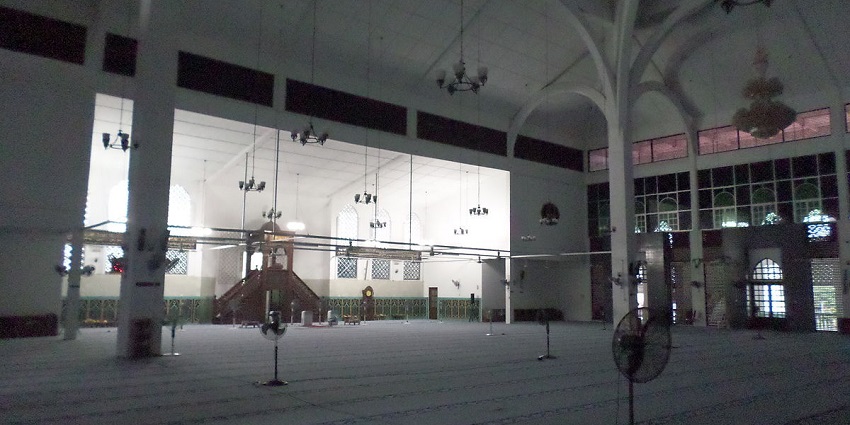 An image of the prayer hall of the Jamek Mosque Malaysia taken during an odd hour.