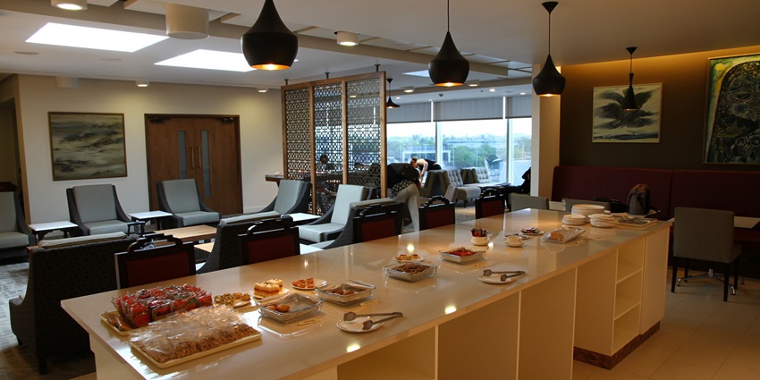 Image of the beautiful lounge in the delhi airport for getting refresh and energise