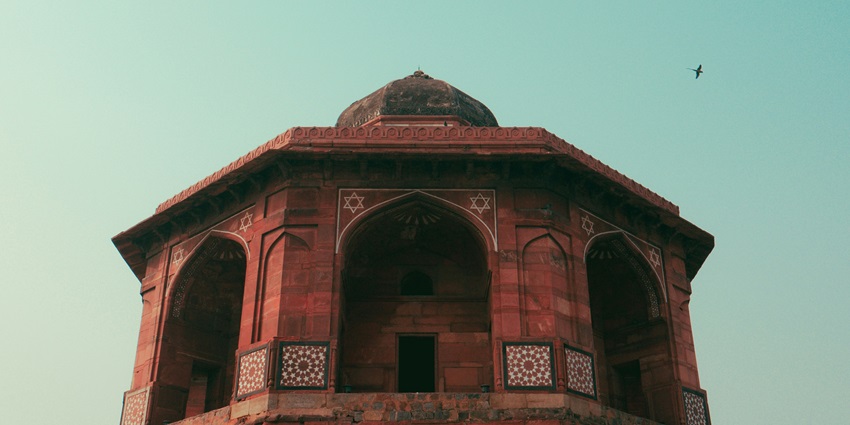Purana Qila is one of the most historical places for every history enthusiast to visit.