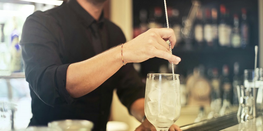 Q Bar has one of the luxurious settings to enjoy the Hanoi nightlife with a high energy.