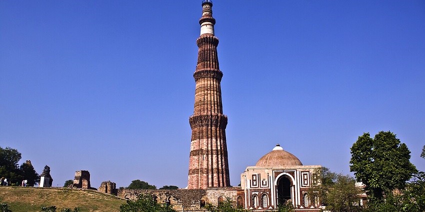 Qutub Minar is a UNESCO World Heritage Site offering several things to do in Delhi.