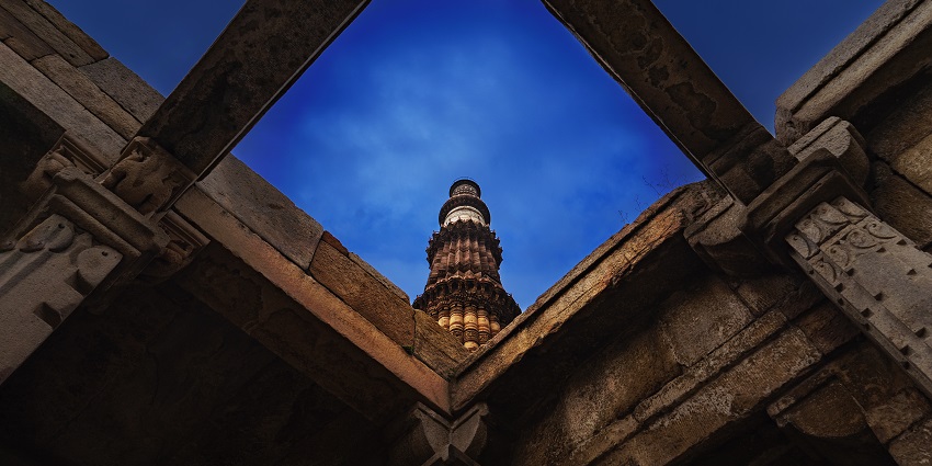 A scenic snapshot of the beautiful Qutub minar which is taken from the vicinity of the complex