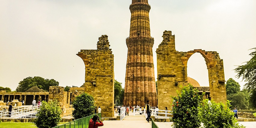 Qutub Minar is a world heritage site, popular in Delhi among locals and foreigners alike.