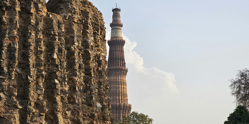 Qutub Minar is one of the most lively and vibrant places to visit in Delhi for couples.