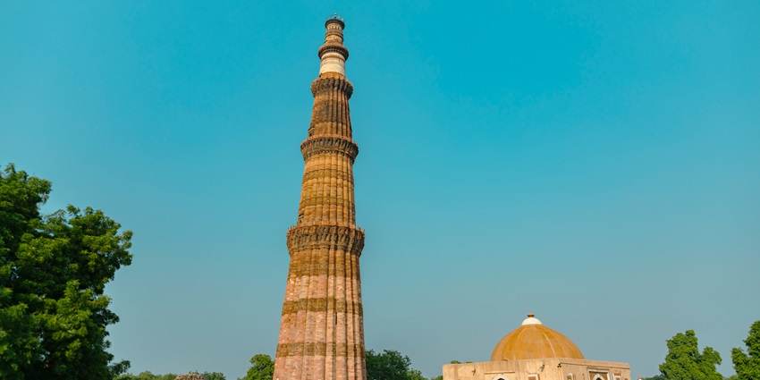 Qutub Minar is one of the best places to visit in Delhi at night for all travellers.