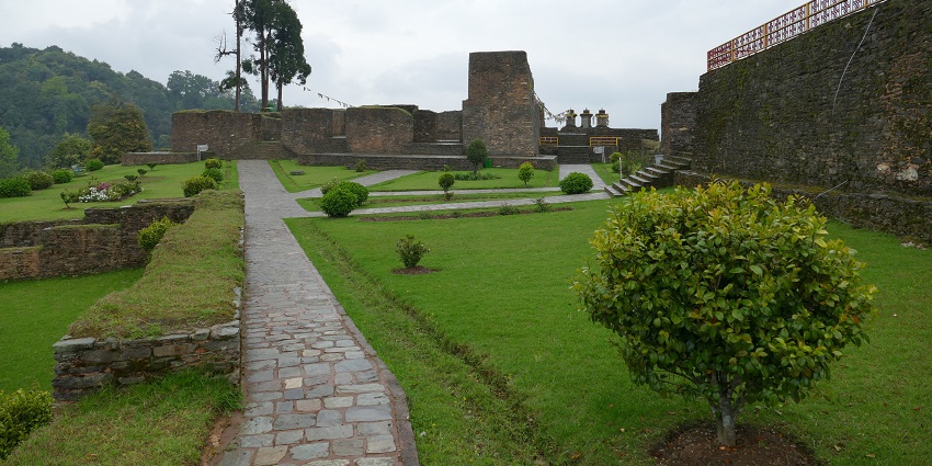 Explore the architecture of Randentse ruins, the place to visit in West Sikkim displaying Sikkimese royalty.