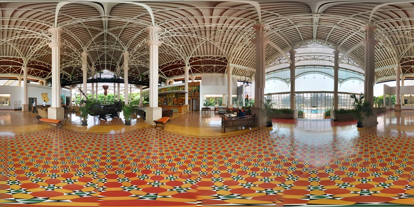 This hotel provides a night of glamour and excitement with live music performances by renowned artists.
