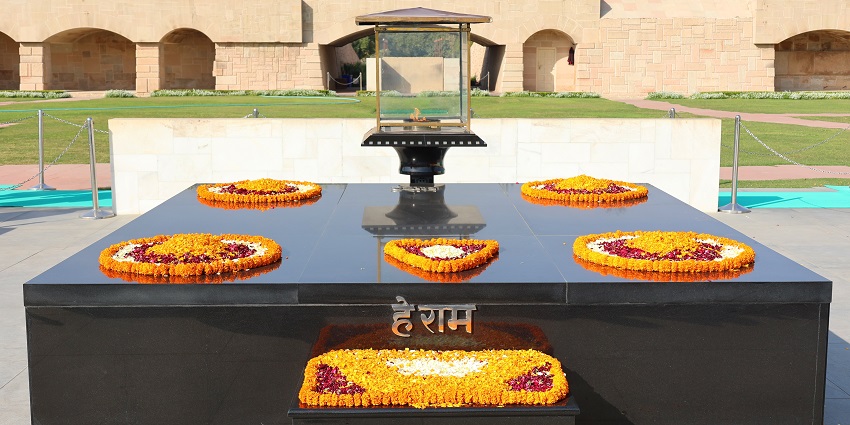 Raj Ghat is a memorial complex that was dedicated to Mahatma Gandhi and other notable leaders
