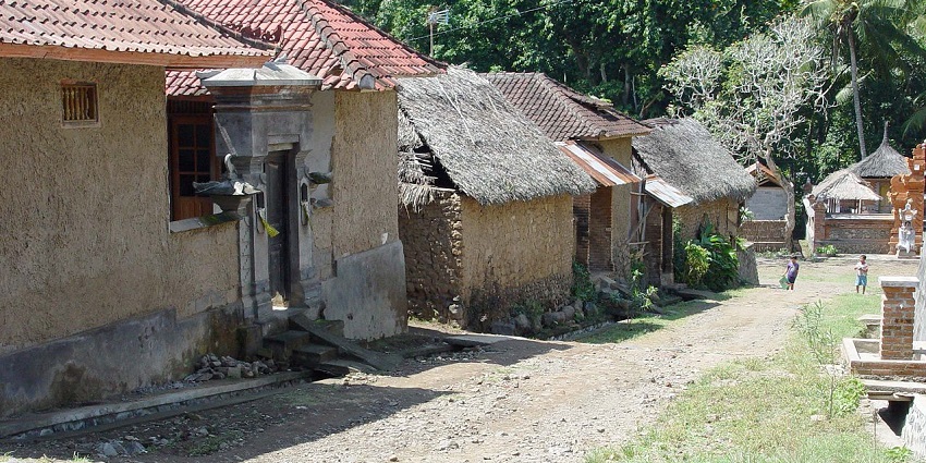 Rajapakar Village is one of the most haunted places in Bihar by the spirits of 10 members of a tribe.