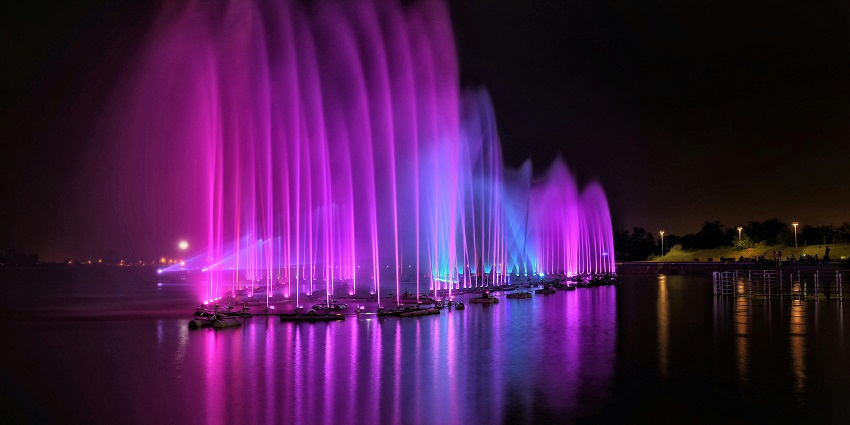 Rajiv Gandhi Park is one of the popular places to visit famous for musical fountain show.