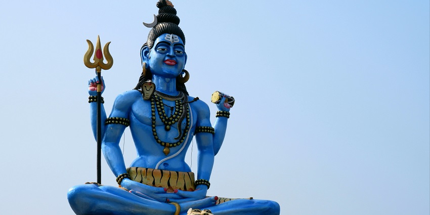 Shiva idol at the Rakthakanda Swamy Temple, a spiritual hotspot near the Antarvedi Temple.