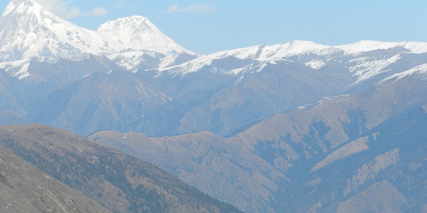 Raktisar Trek is one of the famous trails for trekking in Great Himalayan National Park.