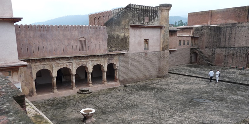 Stay at luxurious and convenient hotels and guest houses near the Ramnagar old palace