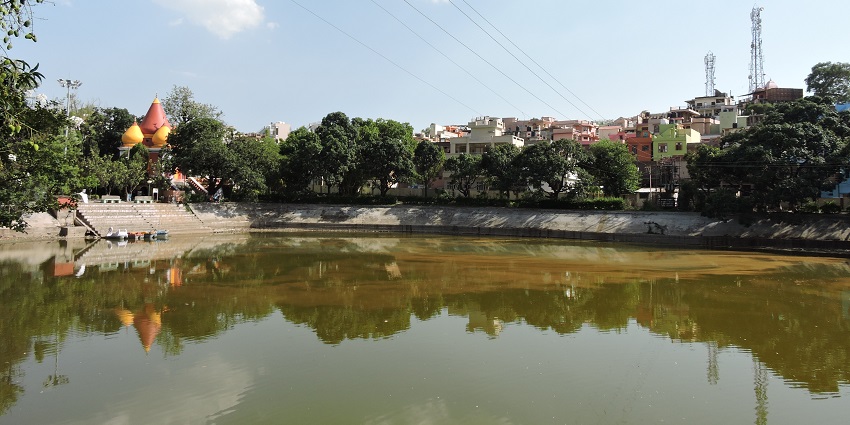 Rani Tal has well-kept gardens and walking paths for spending free time in serenity.
