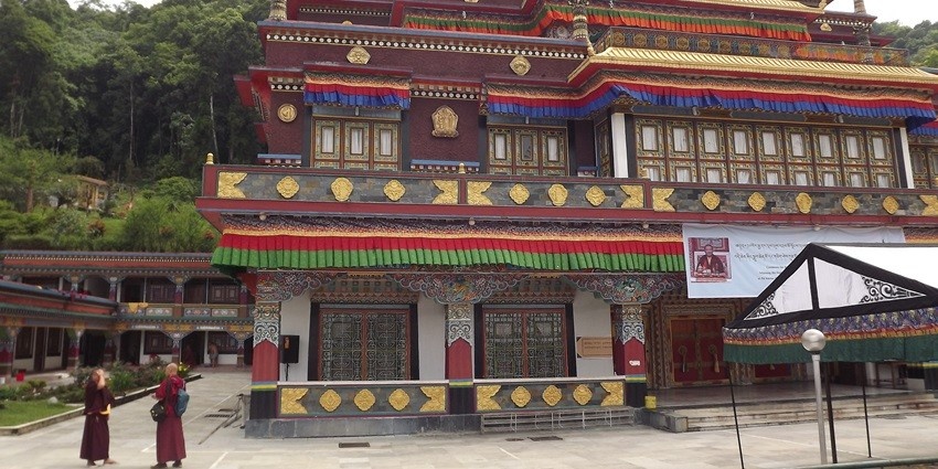 This monastery is perfect for a spiritual retreat to immerse into the tibetian buddhist traditions