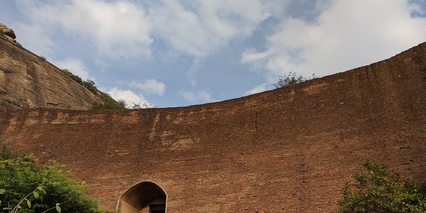 Explore the stunning architecture at Ratnagiri Hill Fort which is a famous tourist spot.
Turn on screen reader supportTo enable screen reader support, press Ctrl+Alt+Z To learn about keyboard shortcuts, press Ctrl+slash