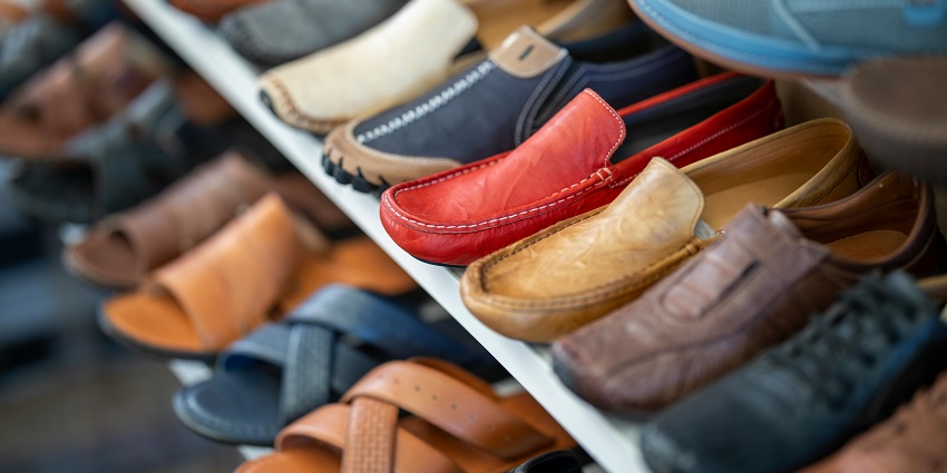 Ratu Road Market is one of the best shopping places in Ranchi for footwear and more.