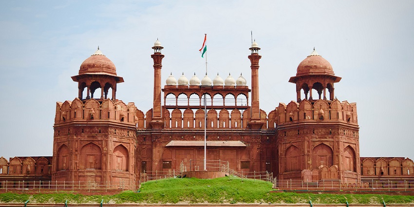 Visiting the Red Fort is one of the most amazing things to do in Delhi in one day.