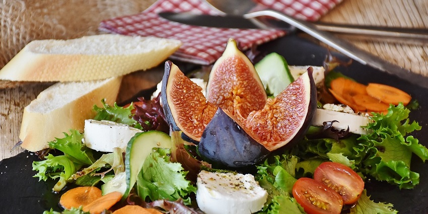 Snapshot of the mouthwatering food served with fruits and vegetables in Khan market