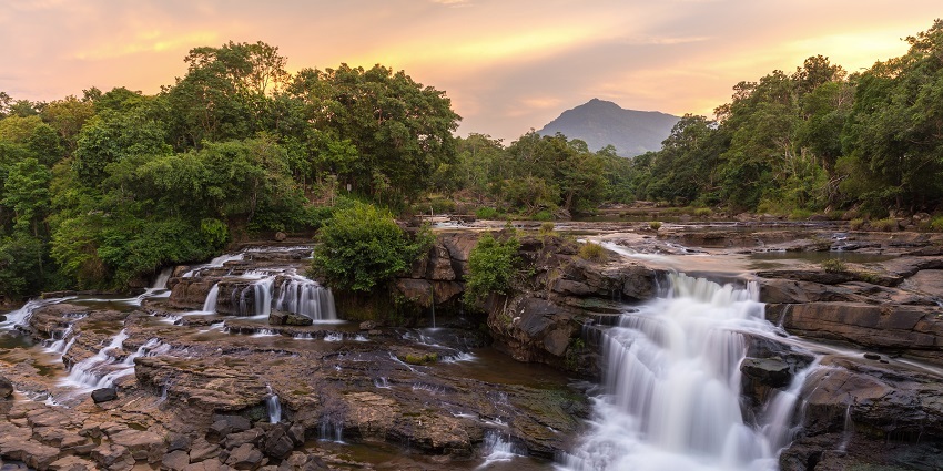 Rengthiang Falls is one of the most picturesque waterfalls in Shillong to explore.