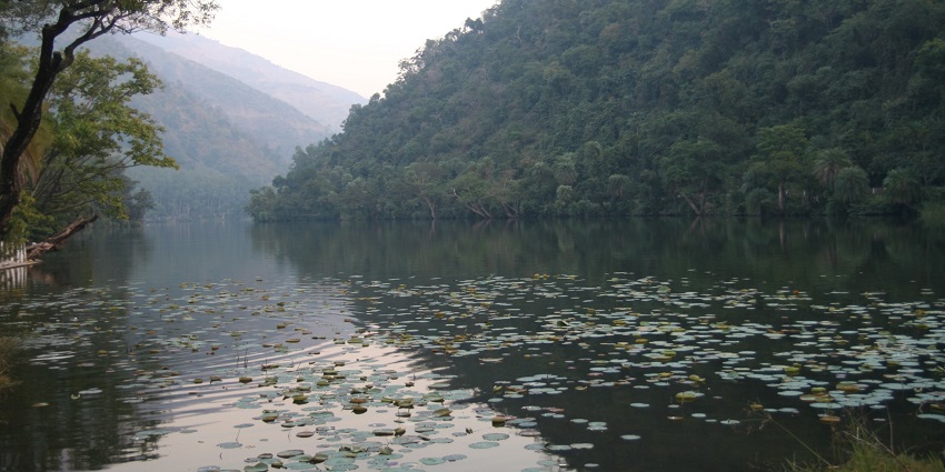 Renuka Lake is ideal for a quiet day amidst lush green forests and rolling hills.