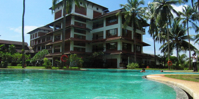 Lodges and hotels offer various services to ensure an comfortable stay for tourists