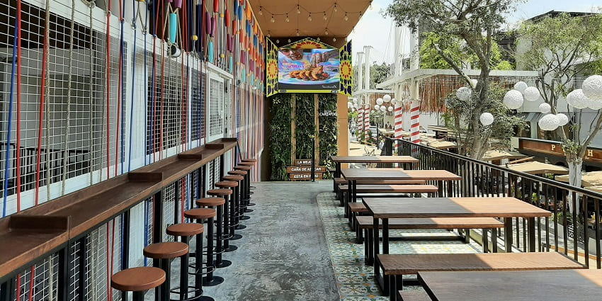 Panoramic snapshot of a beautiful restaurant somewhere near Kane Wildlife Sanctuary