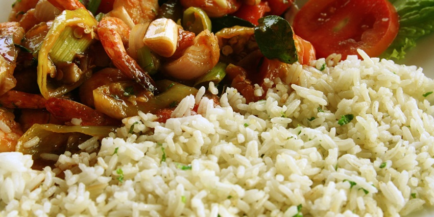 You can choose from various dining options to treat your taste buds near Nilaveli Beach.