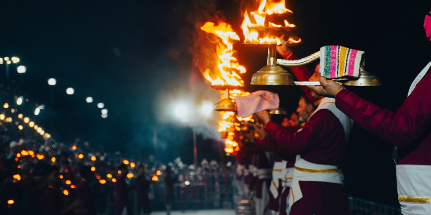 Aarti at Rishikesh, one of the best places to visit near Delhi in December within 300 kms.