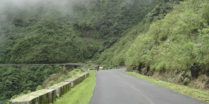 You can reach Ukiam Picnic Place through the well connected roads in Meghalaya.