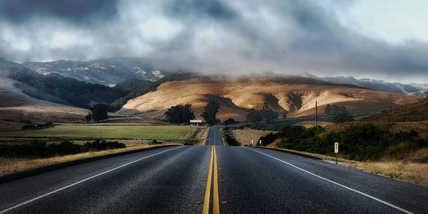 A black asphalt road paszing through the hills near to Khokhan wildlife sanctuary