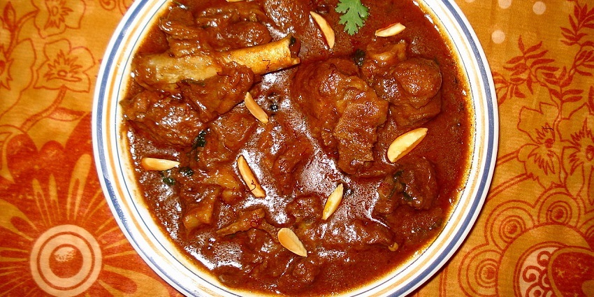 Eat scrumptious Kashmiri dishes like Rogan Josh and Yakhni at restaurants in Srinagar