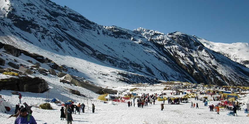 Rohtang Pass, one of the best places to visit in Manali, is the shooting spot for Yeh Jawani Hai Deewani movie.