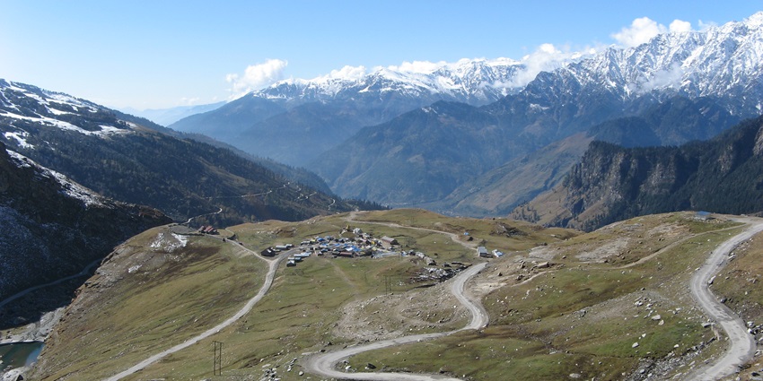 Witnessing the breathtaking views of Rohtang Pass - one of the best things to do in Manali with family.