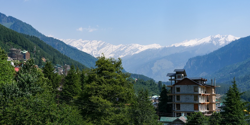 Snow-covered Rohtang Range in Manali, showcasing stunning mountain - Hill Stations Near Dalhousie.