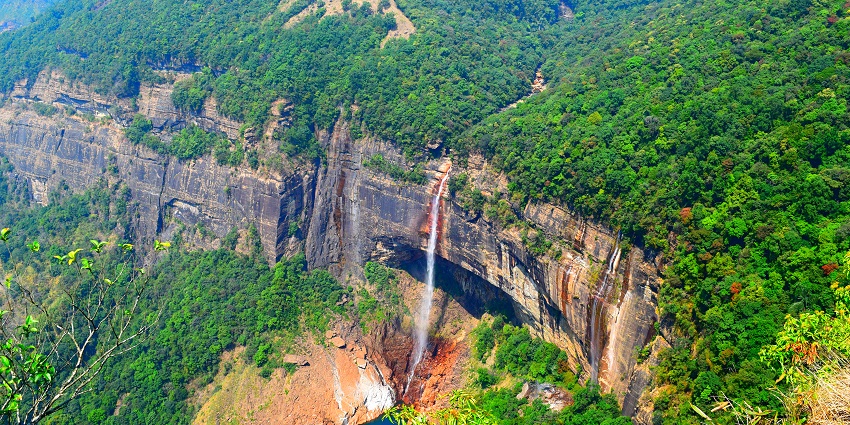 Watch the majestic Rongbang Dare Waterfalls, a place to visit in Meghalaya, India.