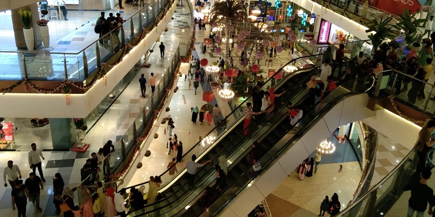 Roshpa Tower is a versatile hub, which is popular among visitors and locals alike.