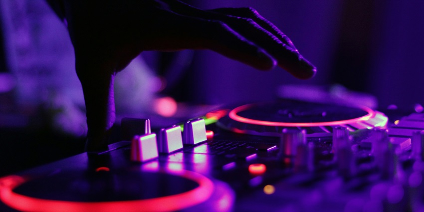 Royal City Avenue is the epicentre of craziest clubbing avenues in the vibrant city.