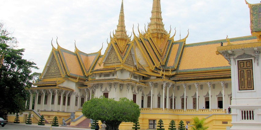 Royal Palace is situated at a walking distance from the National Museum Phnom Penh.