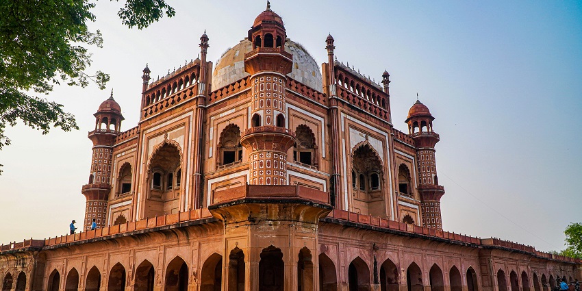 A beautiful picture of the Safdarjung's Tomb with a backdrop of clear blue skies.