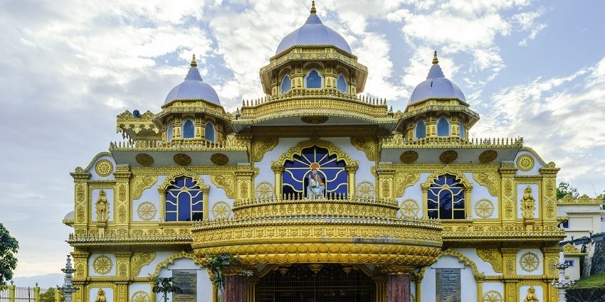 Pay your respects at the Sai Temple in Namchi for a spiritual and cultural escape