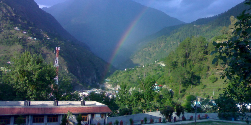 Sainj Valley Trek is one of the treks for intermediate level trekkers for a calm walk.