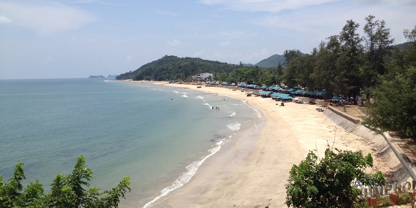 A view of the sprawling waters meeting the golden sand at the Sairee Beach in Thailand.