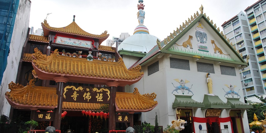 A monastery in Sikkim with golden roofs and traditional Chinese architecture