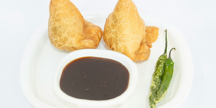 Samosa is, undoubtedly, one of the most favourite delicacies to cherish in India.
